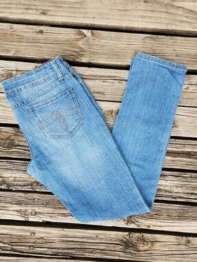 So Brand Size 5 Kohls Skinny Jeans Loght Medoum Wash Denim Casual No Holes